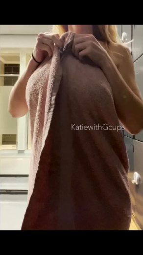 Towel Drop At The Gym! ( With G Cups ) 😇
